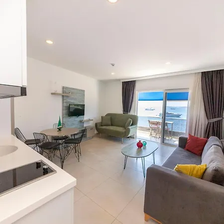 Luminous Seafront With Fascinating Sea View In The Heart Of בודרום
